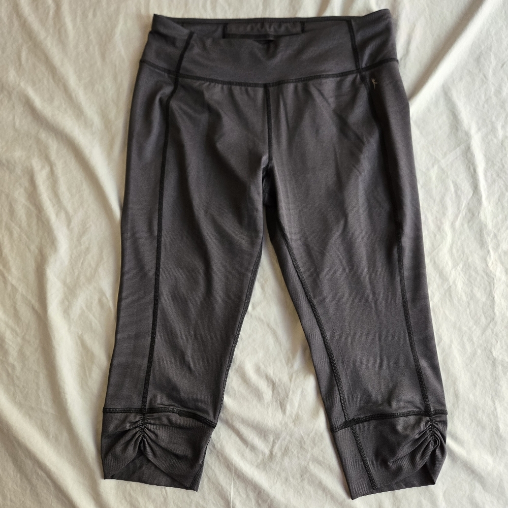 Danskin Now Fitted Grey Capri Cropped Leggings Spring EB2